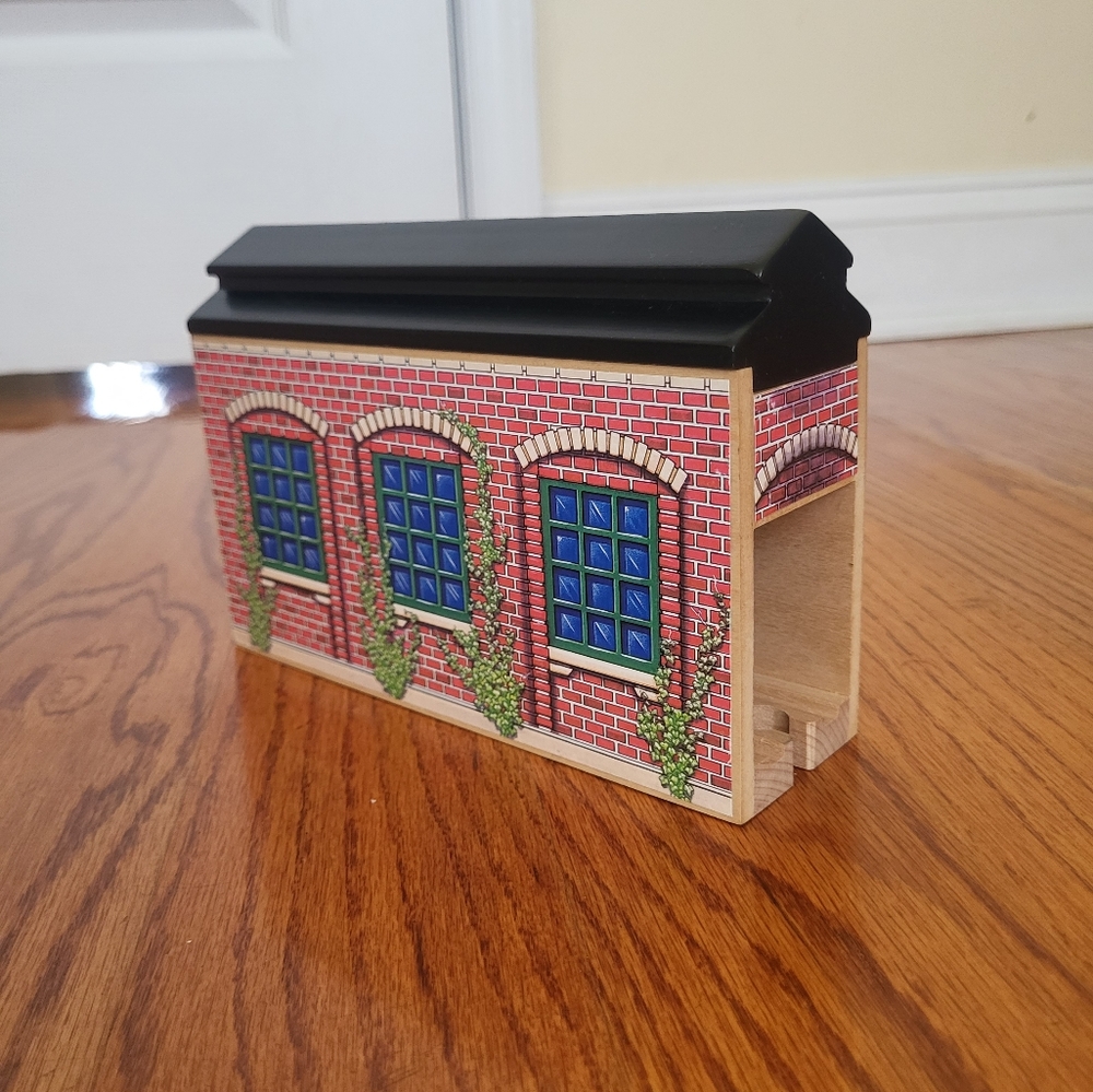 Vintage Thomas the Tank Engine and Friends Trains Special Engine Shed 1996